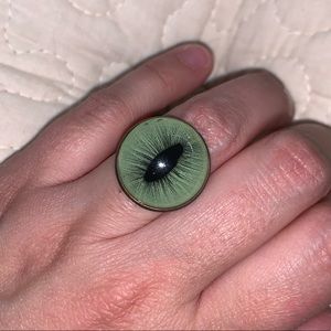 Cat eye ring